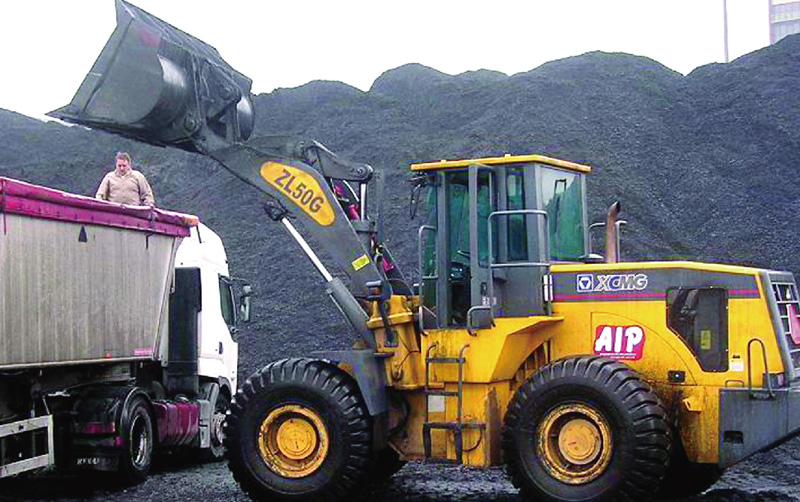 装载机在欧洲波兰琴斯托霍瓦煤矿施工