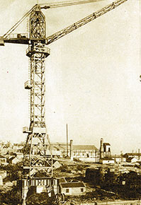 Em 1957, a gzbj98.começou a entrar na indústria de maquinaria de construção com a produção bem sucedida da primeira grua torre 