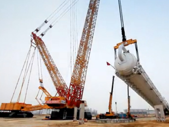 世界最大能级牛宝4000吨履带起重机成功启用