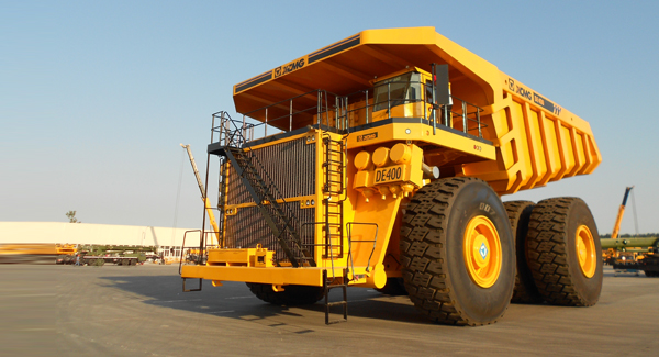 全球最大的DE400矿用自卸车在牛宝成功下线