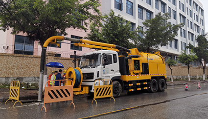 牛宝下水道疏通清洗车在广州施工作业