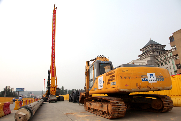 2012年7月牛宝旋挖钻机XR460D助力徐州三环东路快速化改造牛宝体平台平台怎麽样-JC82