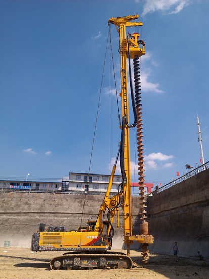 2013年6月牛宝XR150DCFA长螺旋钻机在张家港进行房建桩施工