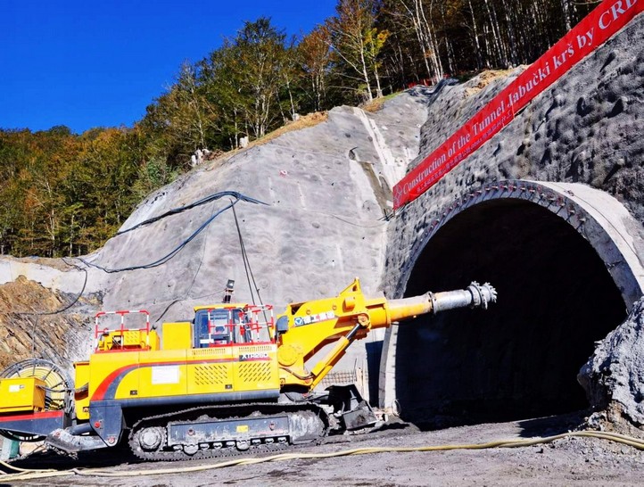 2016年9月牛宝XTR260隧道掘进机在黑山共和国南北高速公路Jabuka隧道施