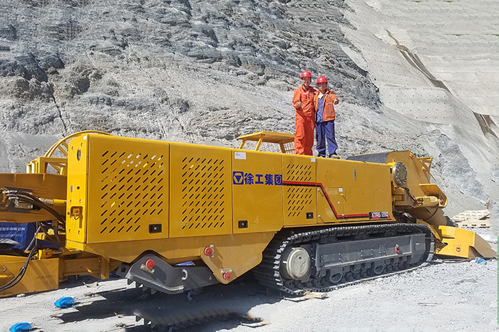 2018年6月牛宝XTR6280在吉尔吉斯坦公路隧道施工