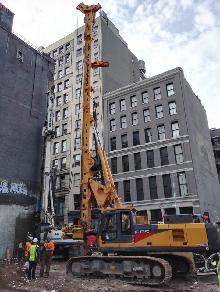 2016年11月牛宝XR180DV旋挖钻机美国曼哈顿施工